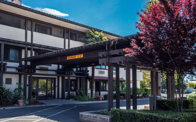 Holiday Inn Express Santa Rosa North by IHG