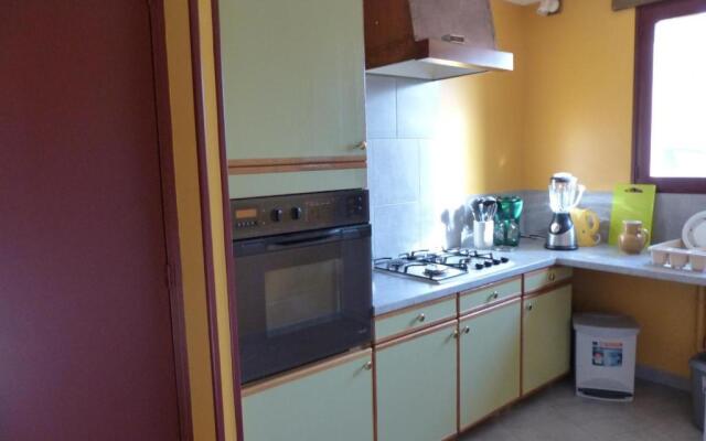 Gîte Dompierre-sur-Besbre, 4 pièces, 6 personnes - FR-1-489-51
