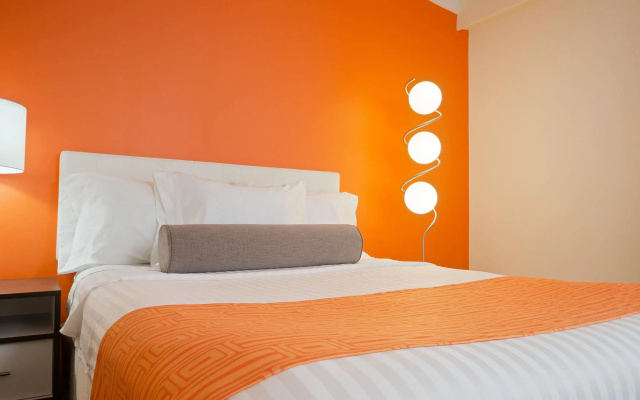 Howard Johnson Hotel by Wyndham Toms River