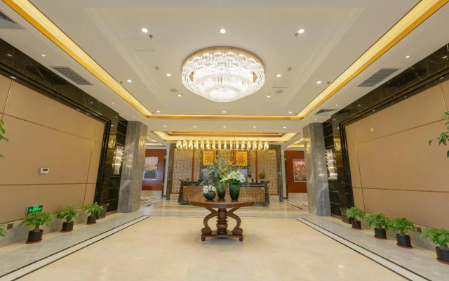 Yun-Ray Hotel