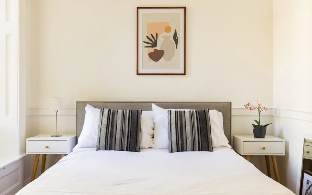 Contemporary Apartment in Central Bloomsbury