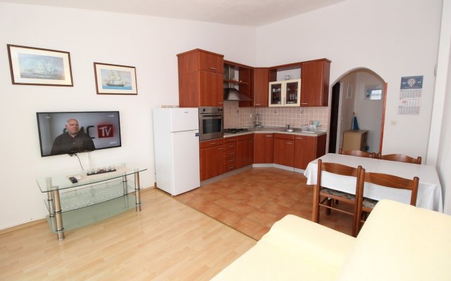 Apartment UGA - perfect location: A5 - Božica  Mandre, Island Pag