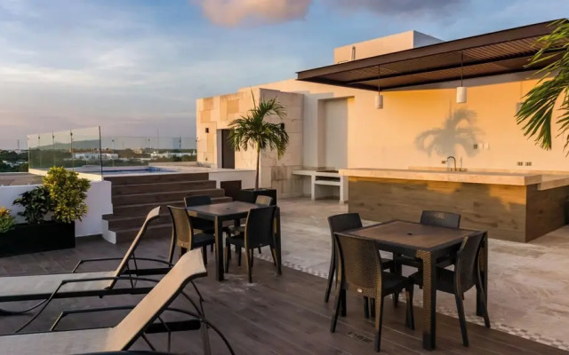 Luxury Studio Rooftop Pool and Jacuzzi