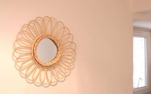 Charming Studio With Yard Near the sea