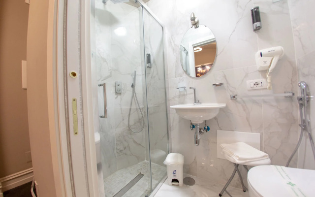 Leone Camere D'Autore