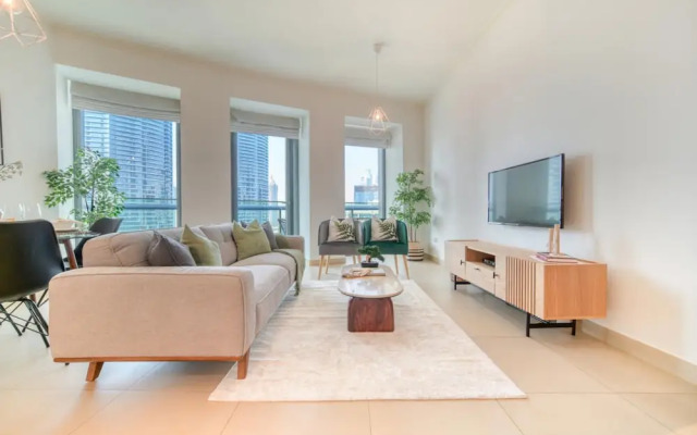 Trendy 2BR Downtown Apt Steps From Burj Khalifa