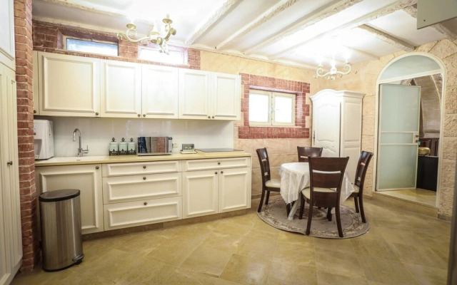 Western Wall Luxury House