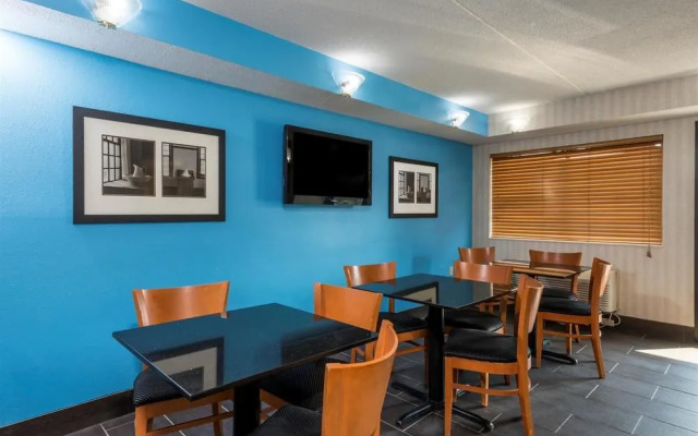 Days Inn Pittsburgh-Harmarville