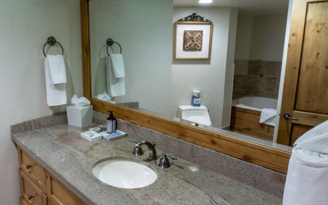 Four Bedroom Penthouse in Canyons Village by RedAwning