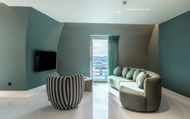 Cenica Porto Hotel, Curio Collection by Hilton