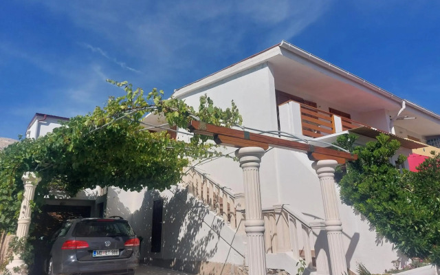 Apartments Pocrnić - 50 m from the beach