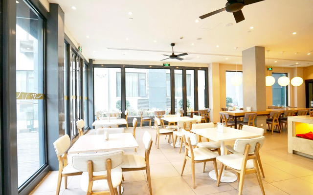 Ji Hotel Shanghai Oriental Pearl Tower