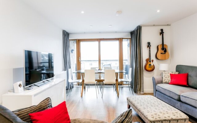 Bright, Spacious 2BR Central Cambridge Flat for 4