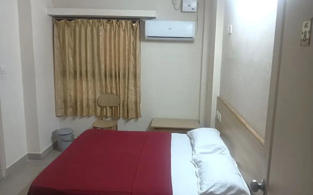 Hotel Rainbow near Victoria Hospital City Market