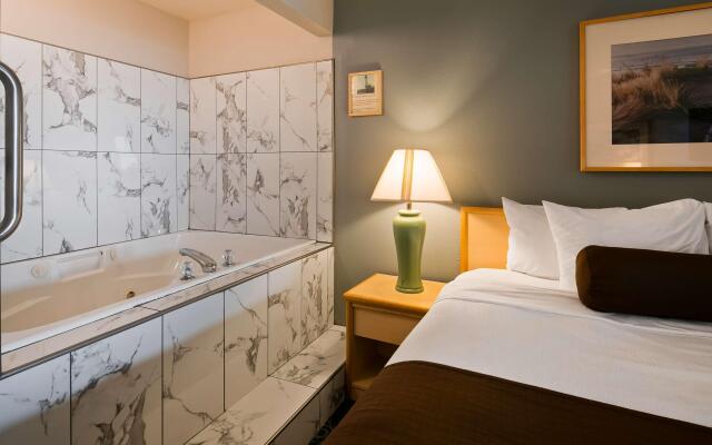 Lighthouse Suites Inn