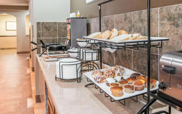 Country Inn & Suites By Radisson, Battle Creek, MI