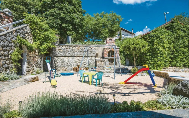 Three-Bedroom Holiday Home in Imotski