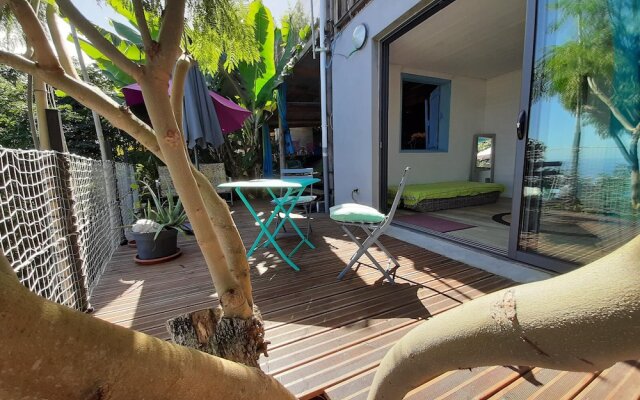 Bungalow with One Bedroom in Saint-Leu, with Wonderful Sea View, Shared Pool, Enclosed Garden - 7 Km From the Beach