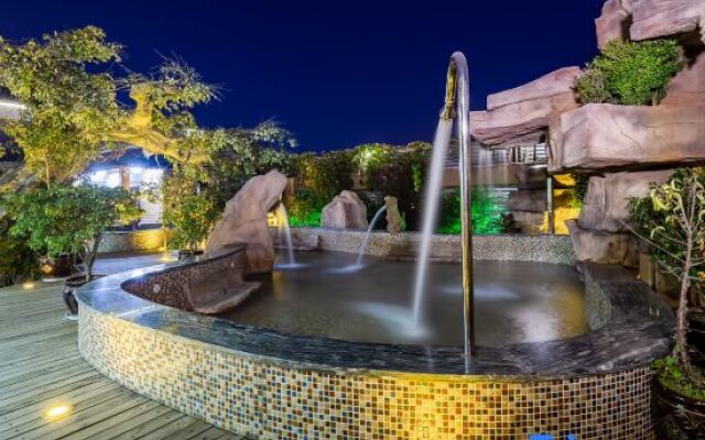 Yunqi Hotel