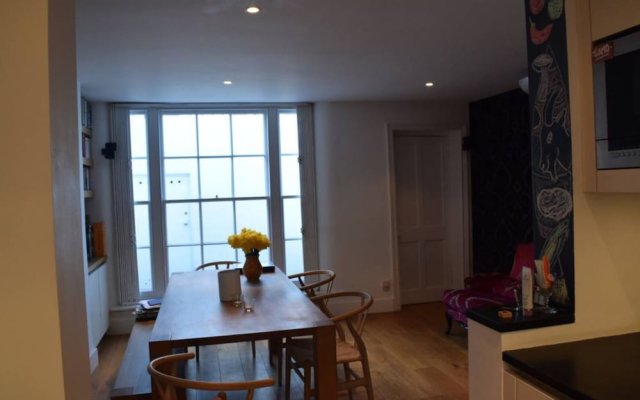 2 Bedroom House In The Heart Of Angel