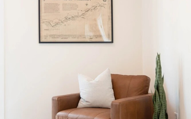 Cardinal at Main and Pine