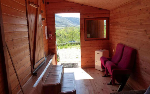 Camping A La Ferme De Bourras