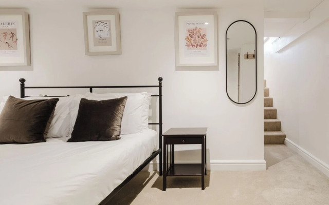 Stylish Townhouse Annexe Cheltenham