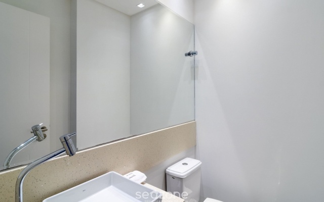 2-suite Apt w/ BBQ 550m From the Beach Ebf0702