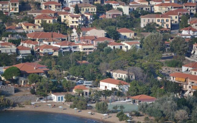 Artemis Traditional Hotel