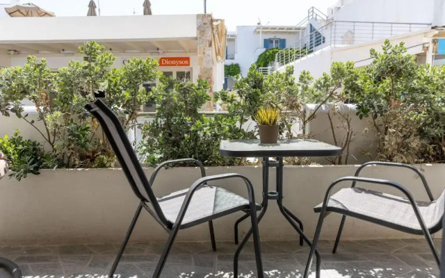 Naxos Petite Studios