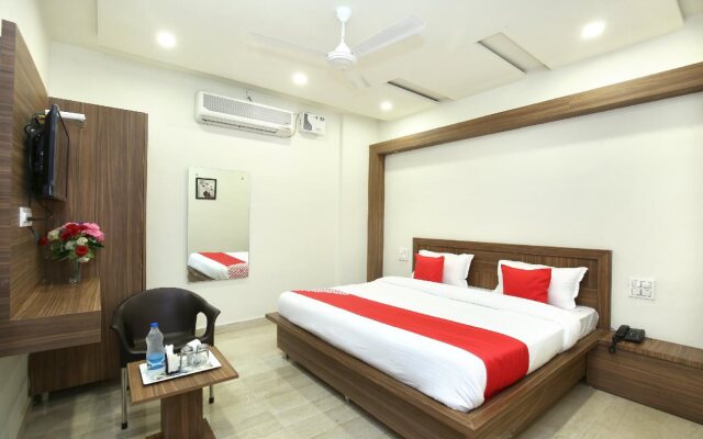 Hotel S7 by OYO Rooms