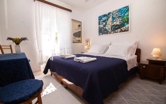 Apartment House Art Bol