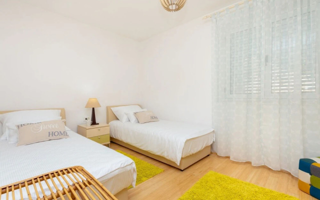 Sky Breeze Apartment