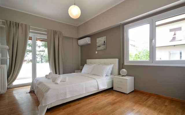 "Rolls Royce" elegant flat in P.Faliro district