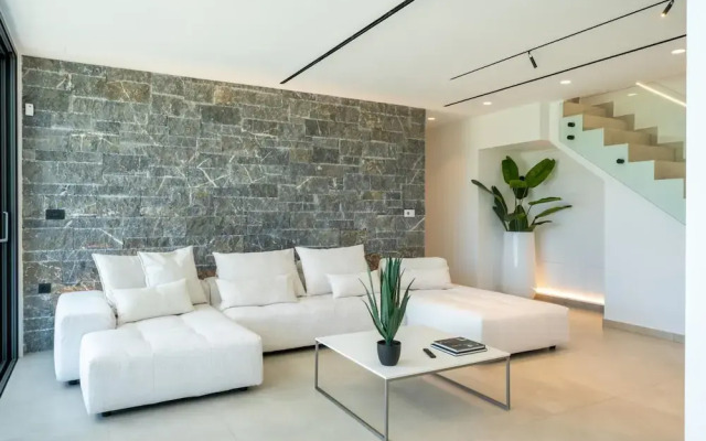 Aethra Grand- Luxury 5-bed Villa 850m From Beach