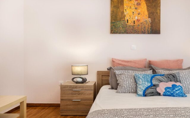 Acropolis Suites & Apartments