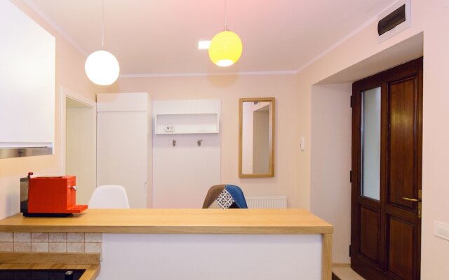Piata Sfatului Studio