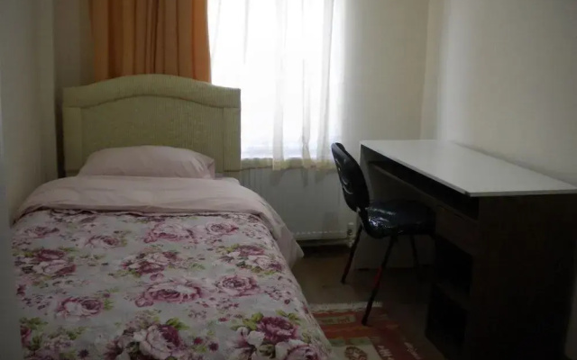 Bahar Hostel