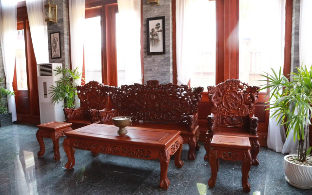 Try Palace Resort & Spa