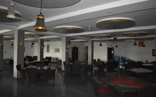 Abbott Crown Hotel and Restaurant