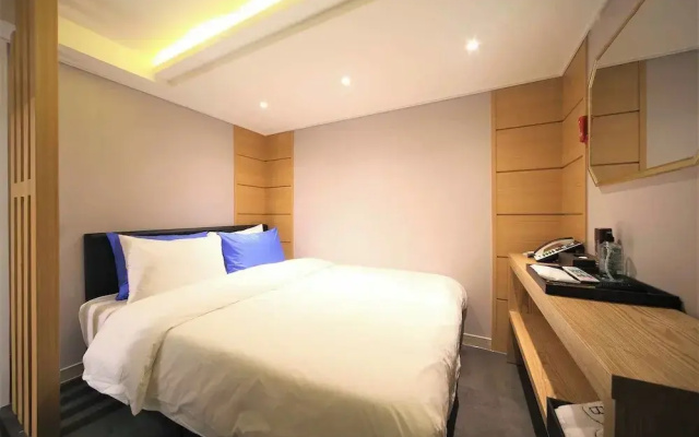 Bay hotel