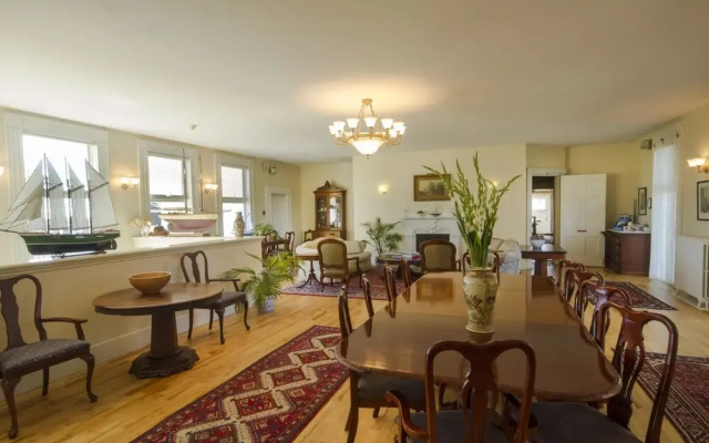 Homeport Historic Bed & Breakfast/Inn c 1858