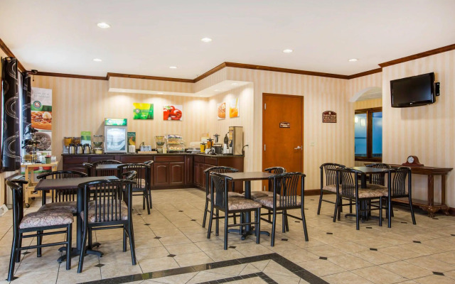 Econo Lodge Glens Falls / Lake George