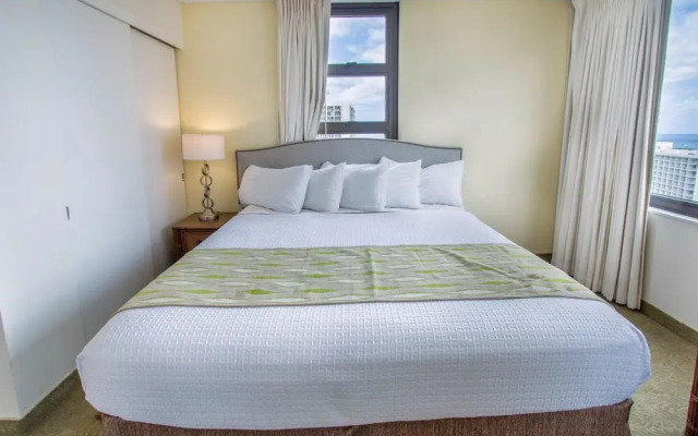 Waikiki Banyan - Ocean View Tower 1 Suite 2214