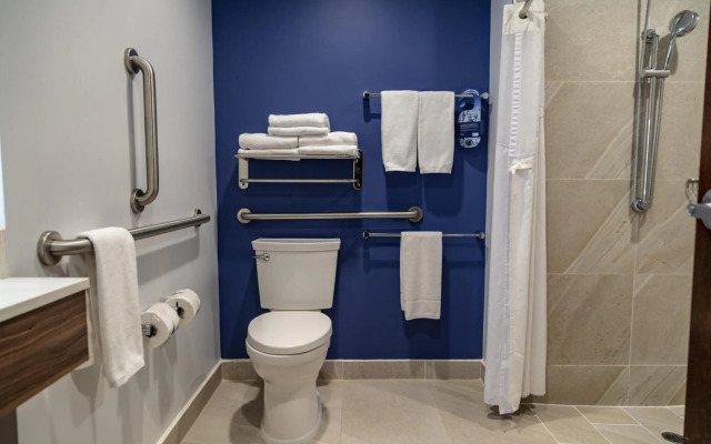 Holiday Inn Express And Suites Ensenada Centro by IHG