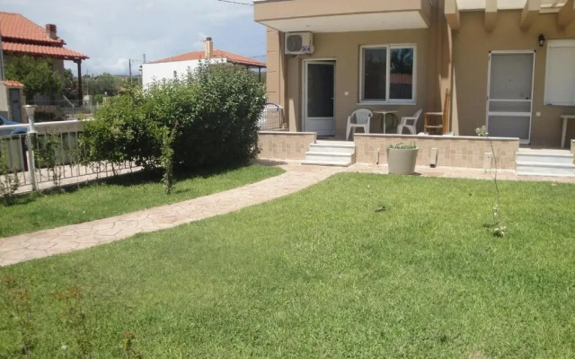 R.A.F. nice studio with garden& parking