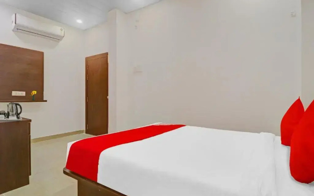 OYOFlagship 80467H Hotel R Square