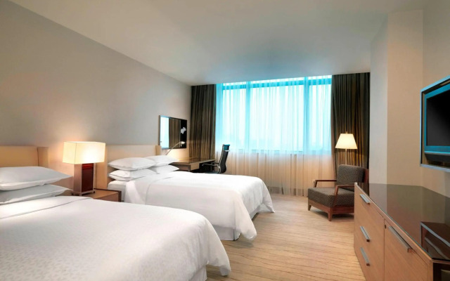 Four Points by Sheraton Shanghai, Daning
