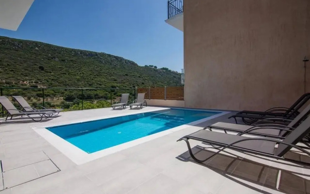 Villa Elpida at Minies