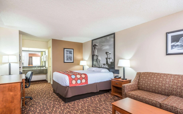 Super 8 by Wyndham Clovis